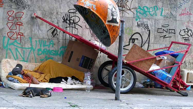 Pessoa em situação de rua poderá ter prioridade e gratuidade para obter documento