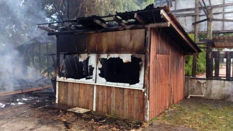 Casa de homem que lançou bombas no STF é incendiada