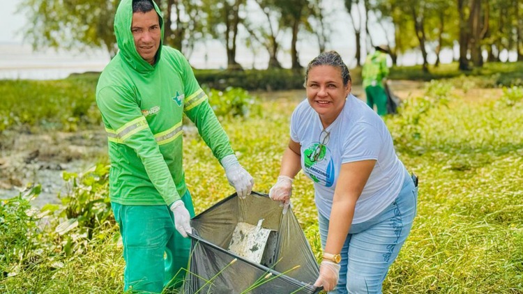 Mutirão garante a limpeza da margem do Rio Amazonas com apoio da Prefeitura de Macapá