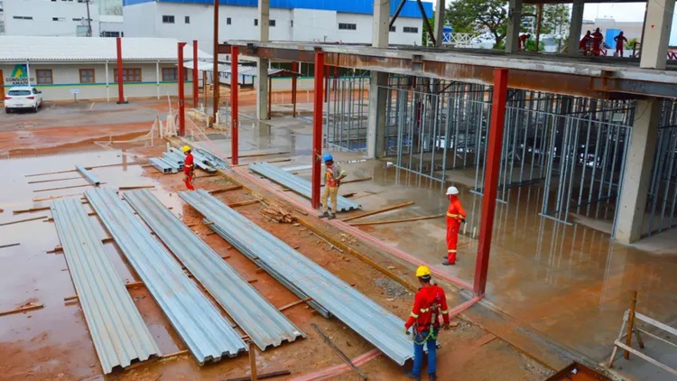 Novo HE: Governo do Estado avança na estruturação do terceiro pavimento do prédio principal, em Macapá