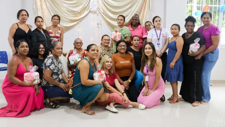 Governo do Estado realiza ação em homenagem ao Dia das Mães no Cram Tia Zefa, em Macapá