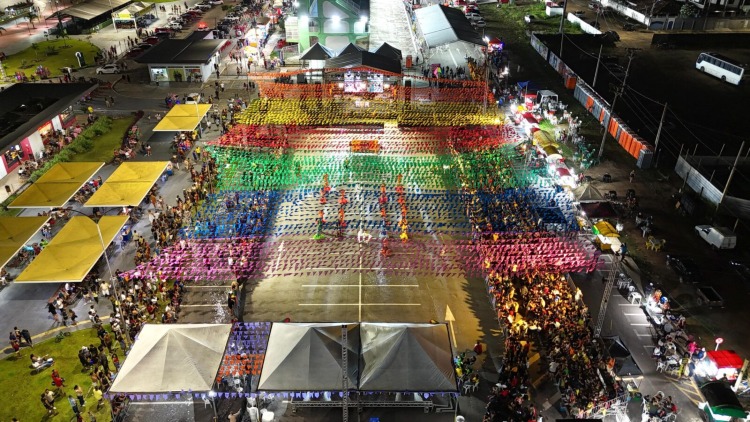 Primeira noite do Arraiá du Parque Meio do Mundo encanta com quadrilhas juninas estilizadas