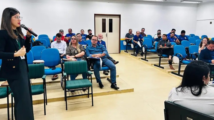 Governo do Amapá realiza palestra sobre aposentadoria e pensão para servidores da Politec, em Macapá