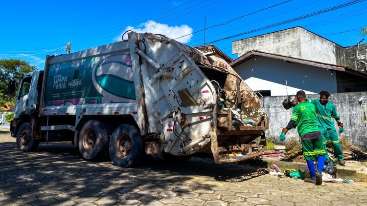 Prefeitura de Macapá intensifica coleta de lixo sólido e tapa buracos em vários bairros da capital