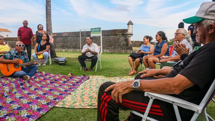 Tarde de lazer às margens do Rio Amazonas leva alegria aos idosos do Residencial Vila dos Oliveiras em ação do Governo do Amapá