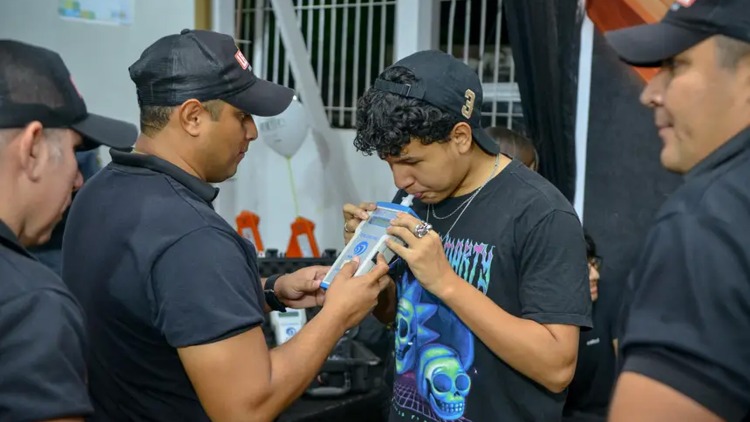 Estande do Detran Amapá na 54ª Expofeira desmistifica efeitos de bombom e enxaguante bucal no teste do bafômetro