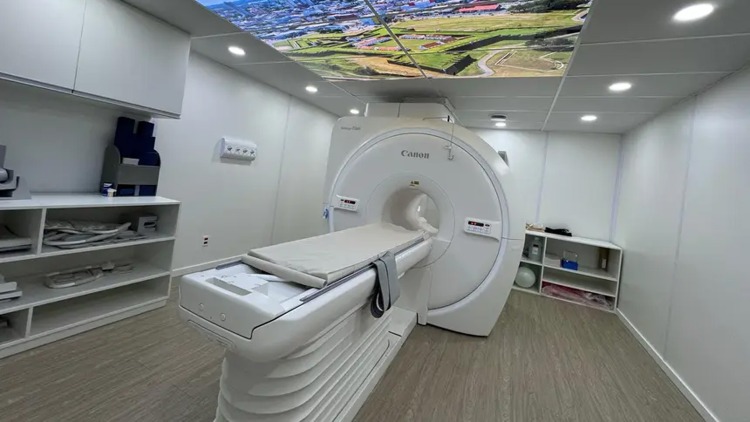 GEA investe na saúde e inicia operação do novo aparelho de ressonância magnética do Hcal