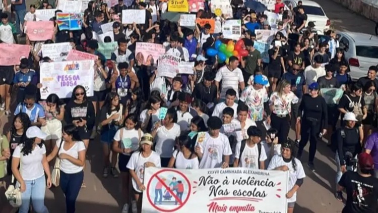 Escola Estadual Alexandre Vaz Tavares realiza a 38ª Caminhada Alexandrina com o tema 'Lugares de Preservação da Memória Coletiva'