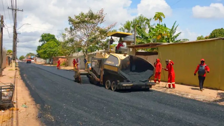 Governo do Amapá avança na pavimentação de ruas e avenidas em diversos bairros de Macapá
