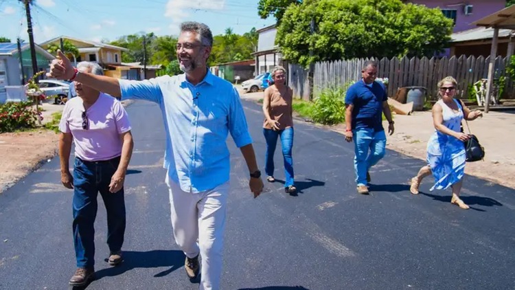 Governador Clécio Luís inspeciona obras de pavimentação na Avenida Pernambuco, no bairro Pacoval, em Macapá