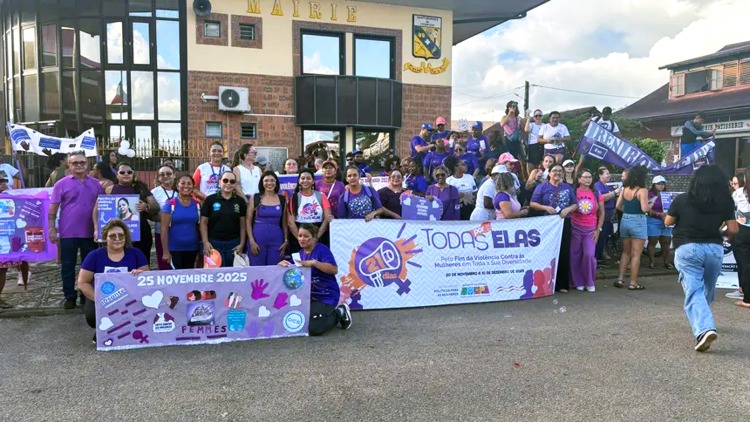 GEA participa de marcha de combate à violência contra a mulher, em Saint-George, na Guiana Francesa