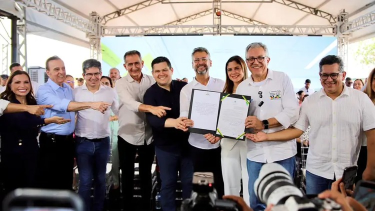 'Revolução da saúde e da esperança, com o amor como parte do tratamento', destaca Clécio Luís ao entregar o 1º Centro de Radioterapia do Amapá