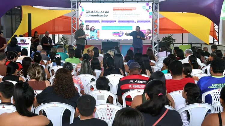 Governo do Amapá lança programa 'Boletim na Palma da Mão' e moderniza comunicação entre escolas e famílias