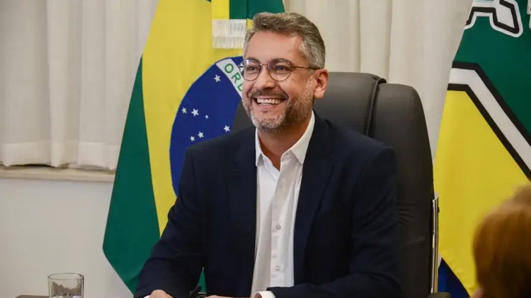 Após questionar reajuste em Brasília, governador Clécio Luís celebra adiamento de aumento na conta de energia no Amapá