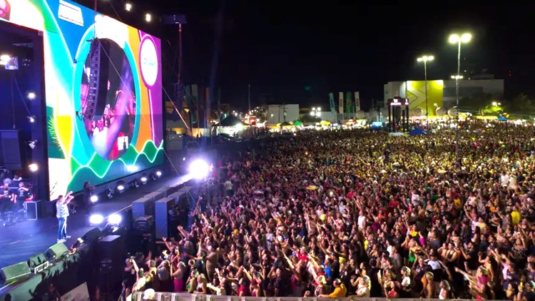 Público lota e comemora com emoção samba e pagode do Grupo Revelação na segunda noite do Reveillon do Amapá 2026