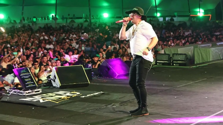 Natanzinho Lima reúne mais de 300 mil pessoas e comanda a virada de 2026 no Réveillon do Amapá