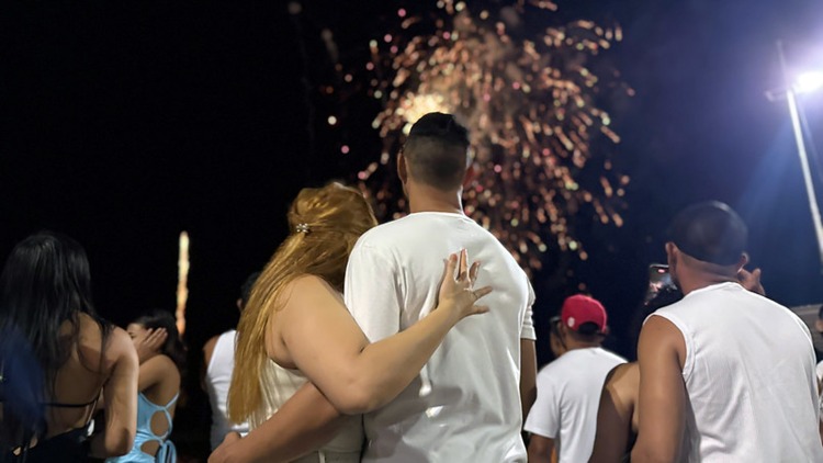 Queima de fogos, abraços e sorrisos marcam Réveillon 2026 na Orla do Santa Inês, em Macapá