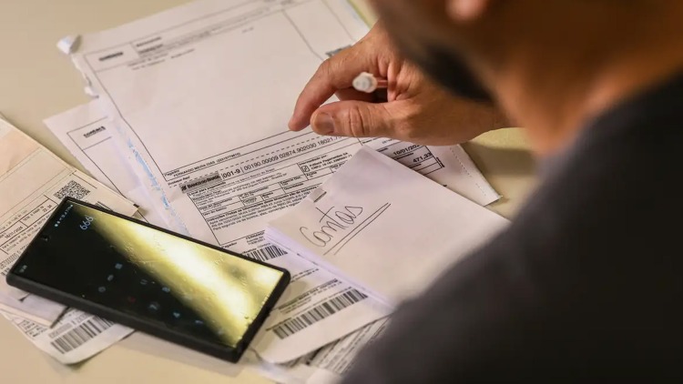 Salário mínimo de R$ 1.621 começa a valer nesta quinta-feira