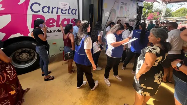 Carreta Delas leva atendimentos gratuitos à Zona Sul de Macapá
