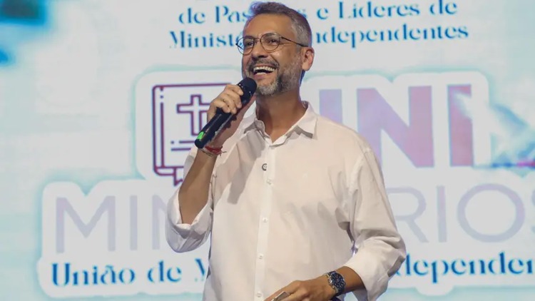 Governador Clécio fortalece diálogo com lideranças evangélicas em encontro estadual de ministérios independentes do Amapá