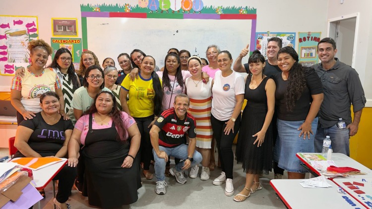 Prefeito Pedro DaLua garante melhorias em creche no habitacional Macapaba