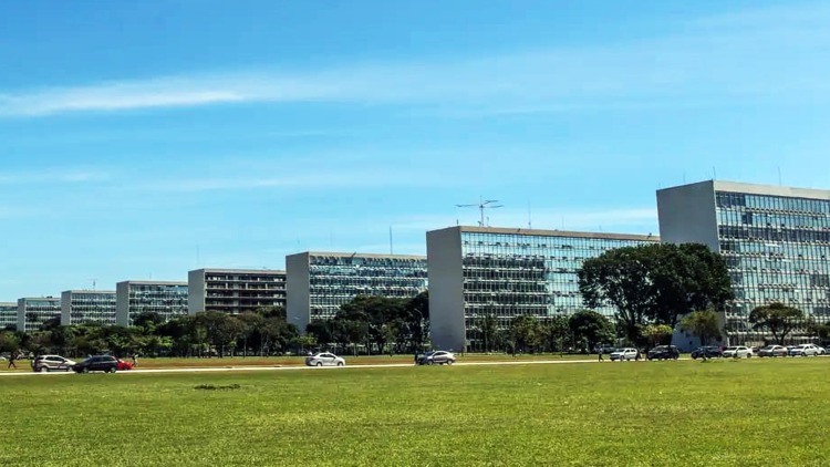 Governo bloqueia R$ 1,2 bi do Executivo e R$ 334 mi de emendas