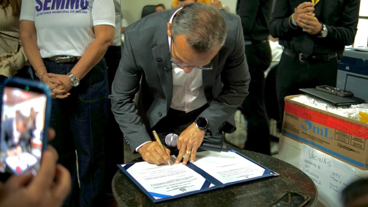 Prefeito de Macapá assina Lei Complementar que integra CRAM à Secretaria Municipal da Mulher