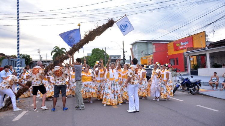 Derrubada dos mastros no “Domingo do Senhor” marca o encerramento do Ciclo do Marabaixo 2026, em Macapá
