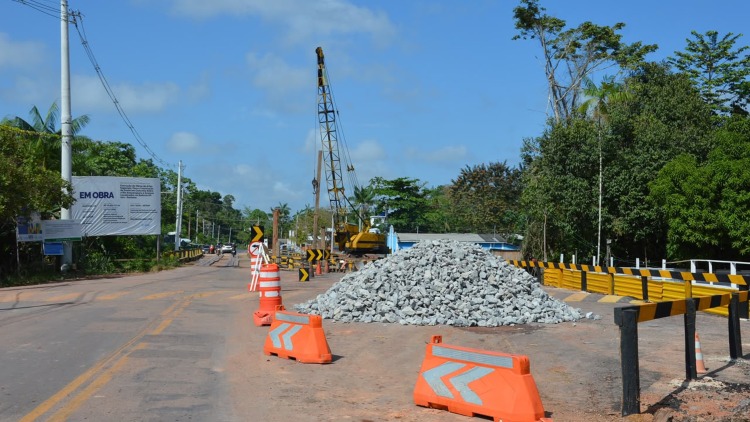 Construção da ponte de concreto sobre o Rio Anauerapucu