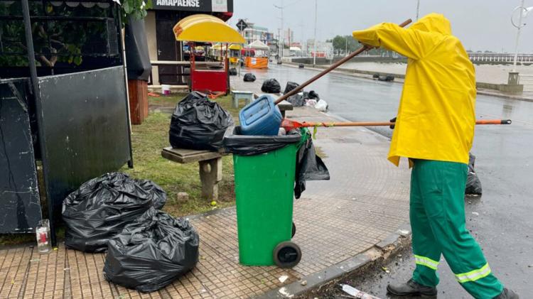 Orla da Capital recebe mutirão de limpeza e manutenção após 1° dia de Viva Folia Macapá